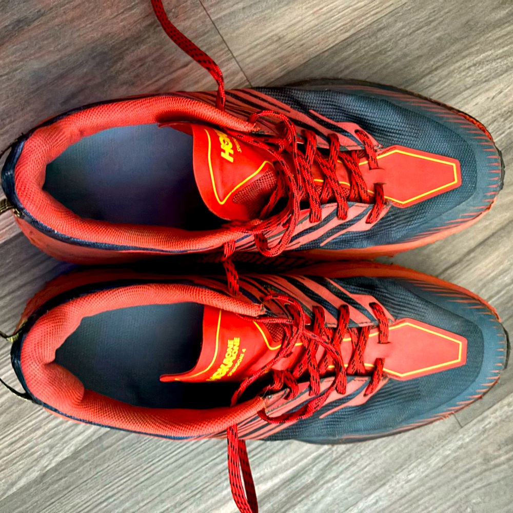 Hoka One speedgoat 4s men’s 12 EE (wide)